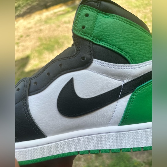 Air Jordan 1 Retro High OG - Picture 12 of 15